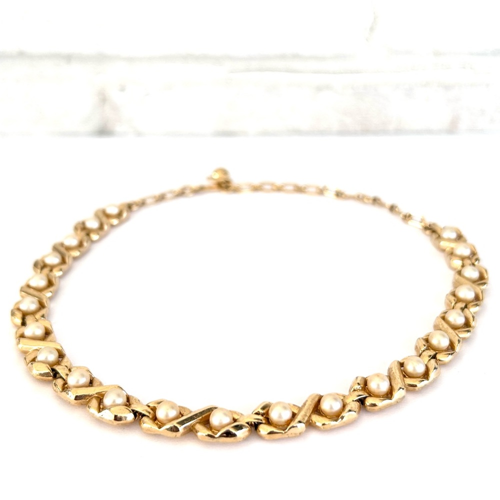 Vintage Trifari Gold Tone Pearl Collar 15 in Necklace Signed Hook Clasp